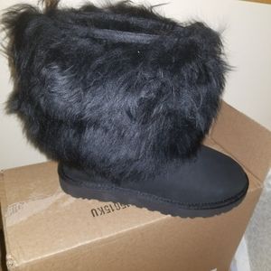 Brand new ugg short sheepskin cuff boot